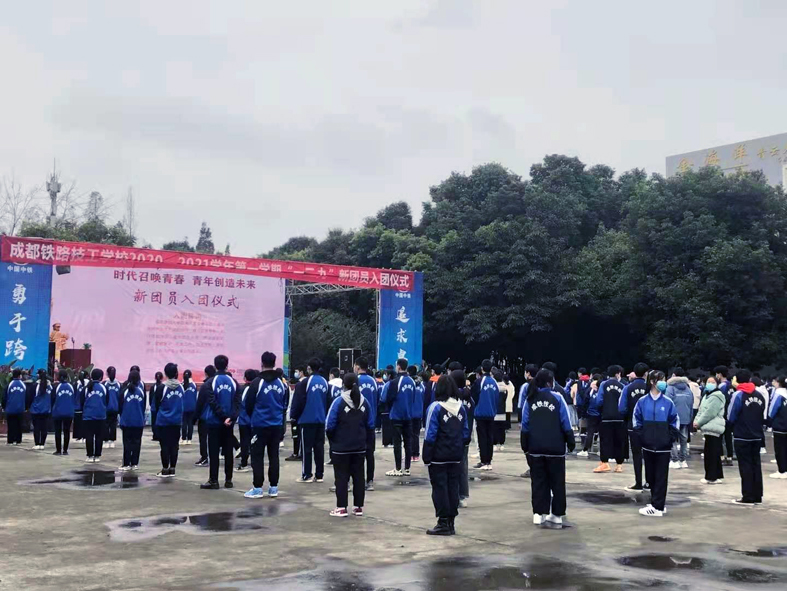“青春梦，中国梦”纪念一二.九运动85周年暨新团员入团仪式活动